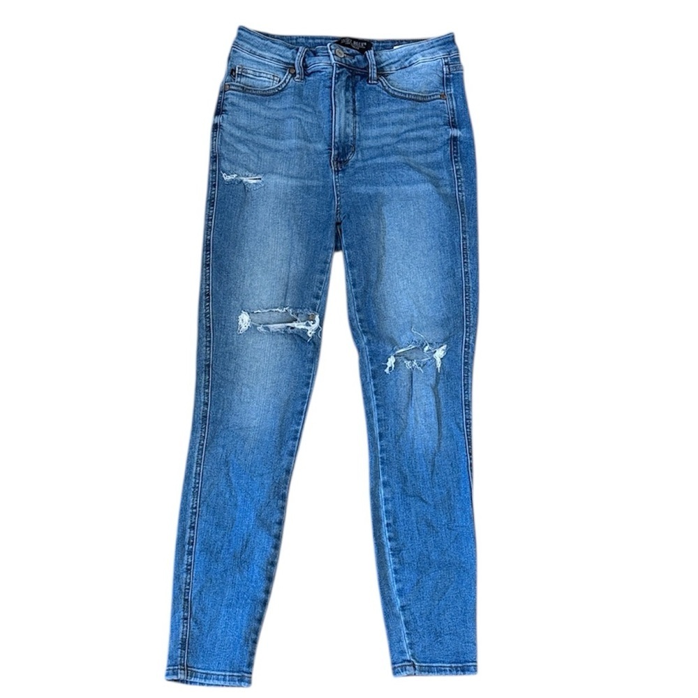 Judy Blue distressed skinny jeans